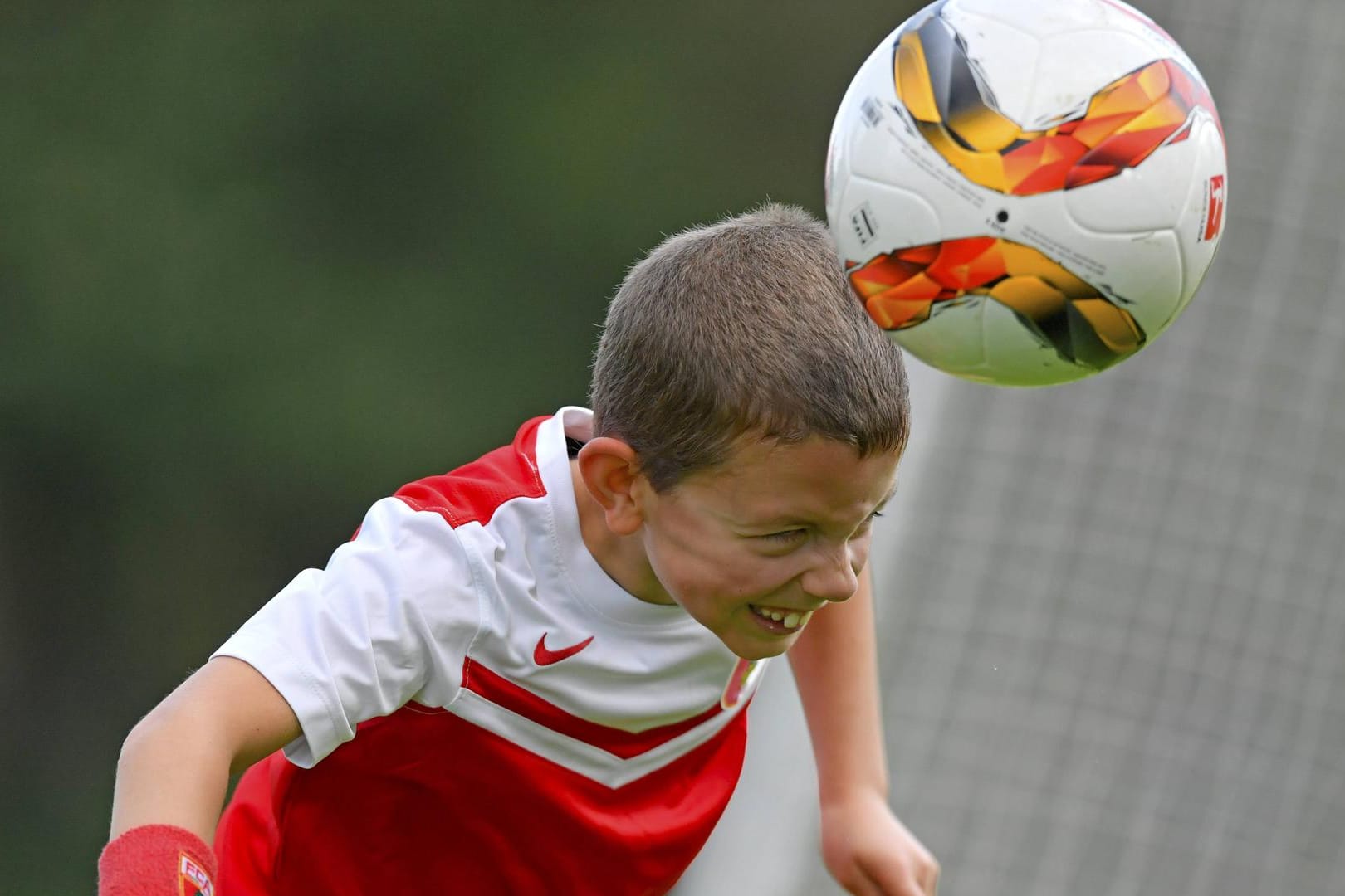 Kopfball: Ist ein Verbot von Kopfballtraining bei Kindern sinnvoll oder übertrieben?