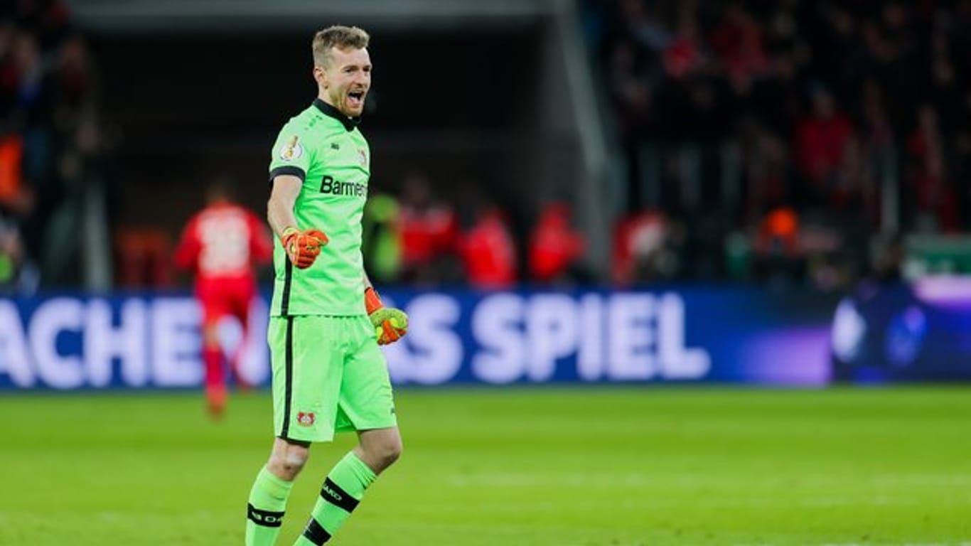 Leverkusens Torwart Lukas Hradecky warnt vor dem Gebrauch von Kraftausdrücken bei Geisterspielen.