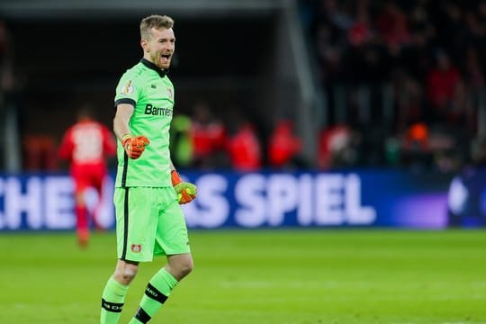 Leverkusens Torwart Lukas Hradecky warnt vor dem Gebrauch von Kraftausdrücken bei Geisterspielen.