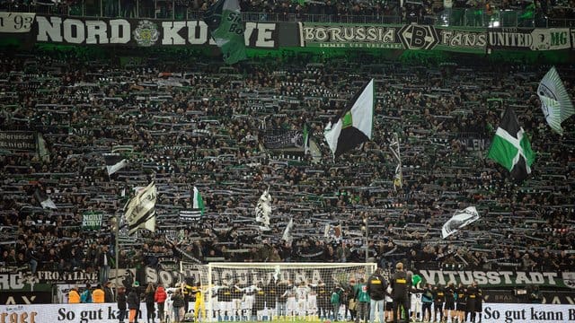 Die aktive Fanszene hat sich deutlich gegen Geisterspiele ausgesprochen. Die aktive Fanszene hat sich deutlich gegen Geisterspiele ausgesprochen.