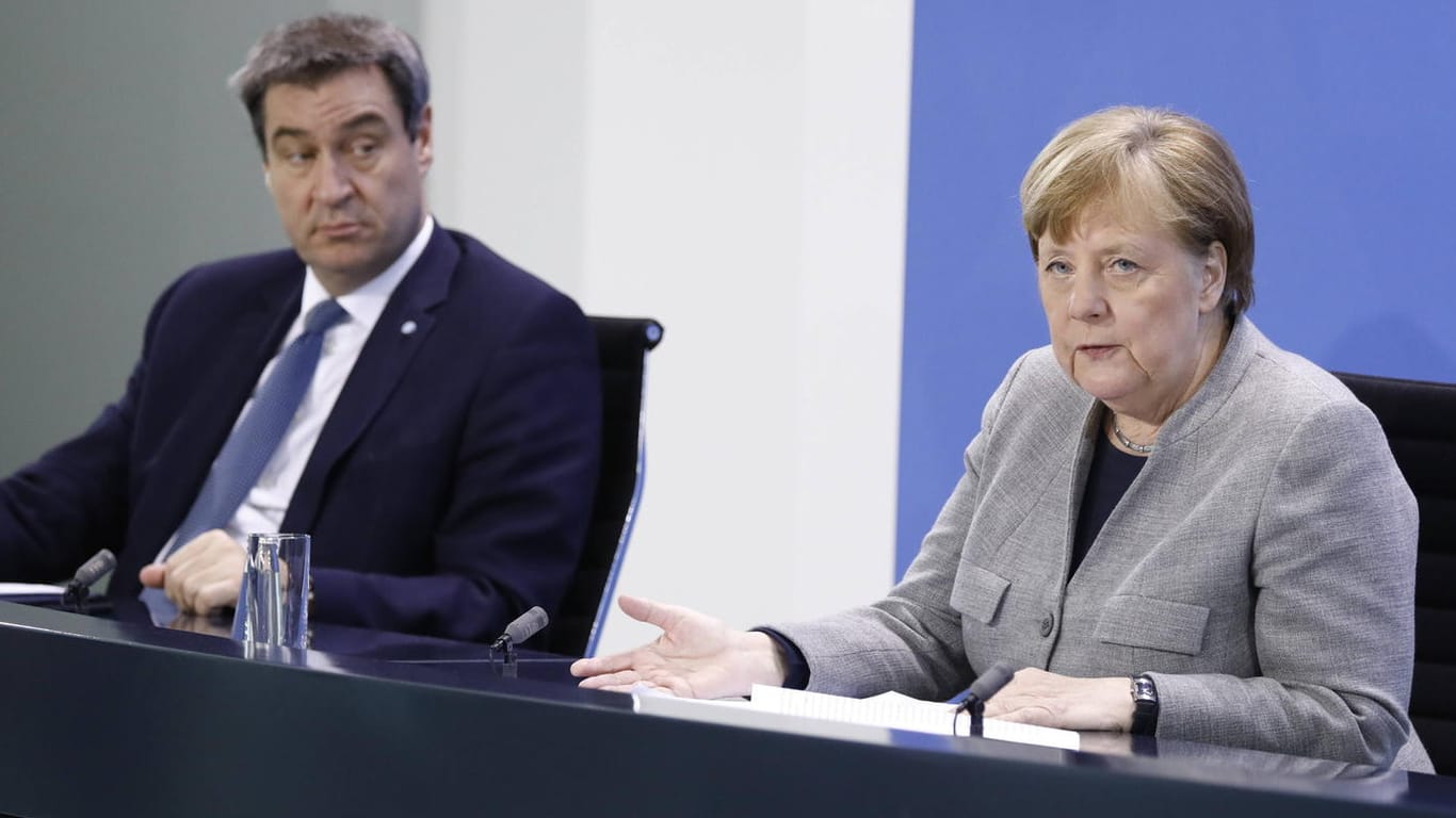 Markus Söder (l.) und Angela Merkel: Beide Politiker stehen noch mehr in der Öffentlichkeit, als sie es ohnehin schon tun.