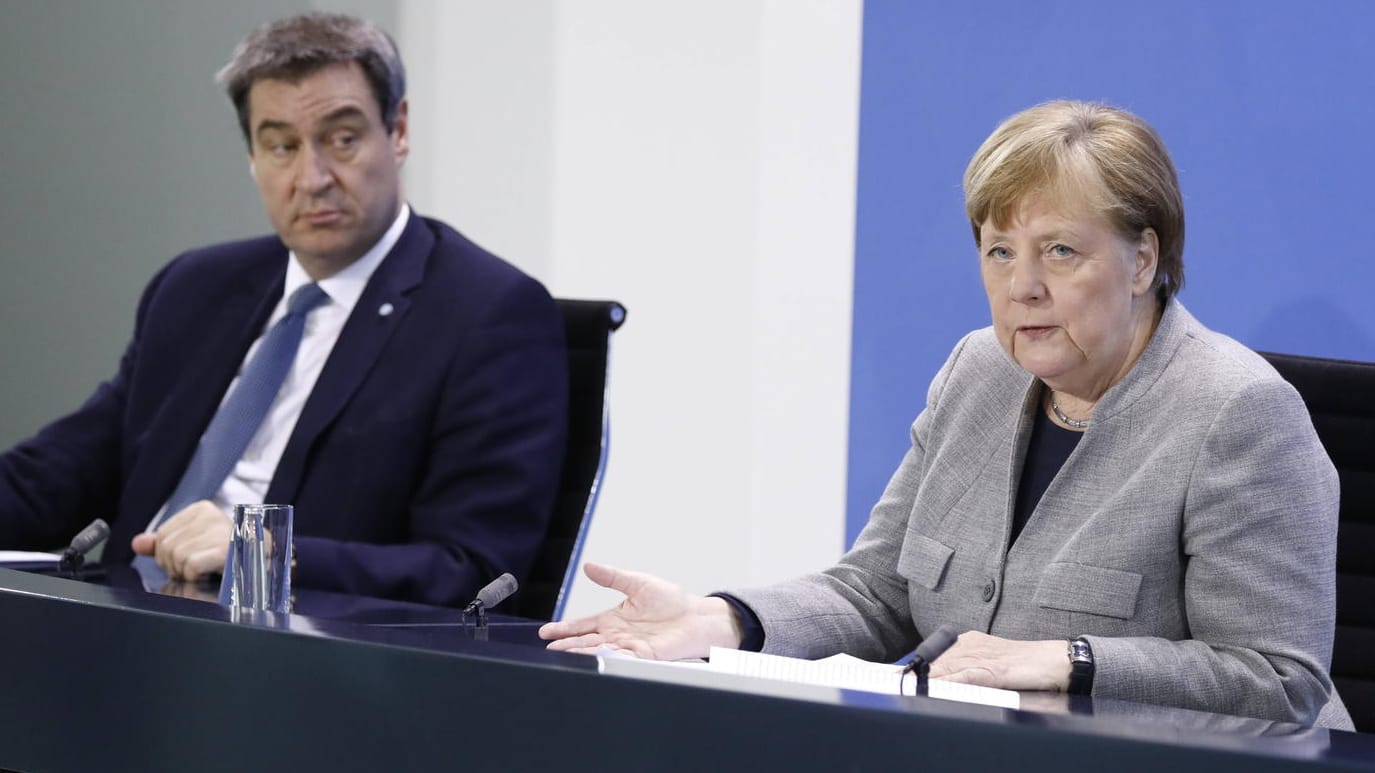 Markus Söder (l.) und Angela Merkel: Beide Politiker stehen noch mehr in der Öffentlichkeit, als sie es ohnehin schon tun.