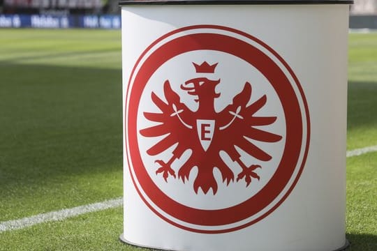 Bei der Eintracht hatten sich zwei Spieler und zwei Betreuer mit dem Covid-19-Erreger infiziert.