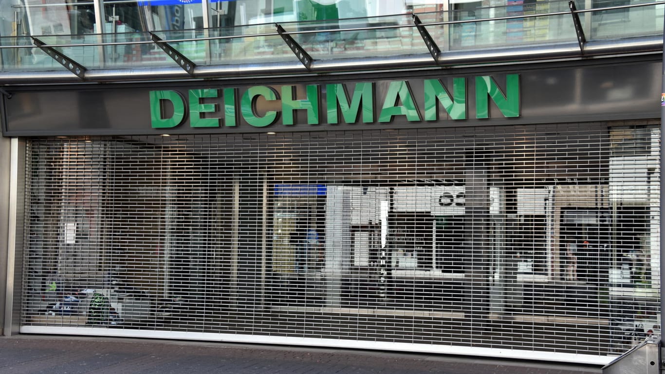 Wegen Corona geschlossene Filiale von Deichmann, der größte Schuhhändler in Europa.