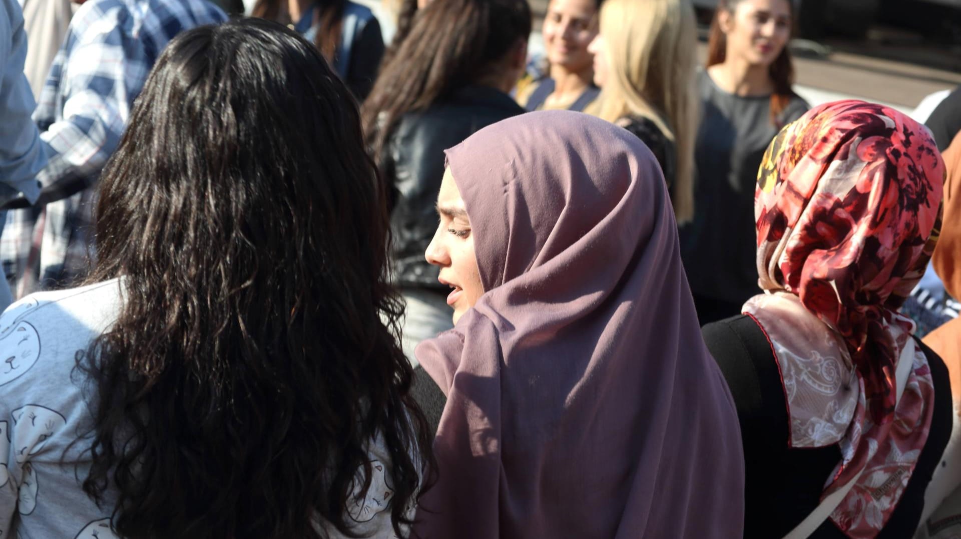 Junge Frauen bei einem Volksfest in Berlin: Der Ramadan steht in diesem Jahr unter dem Einfluss der Corona-Pandemie.