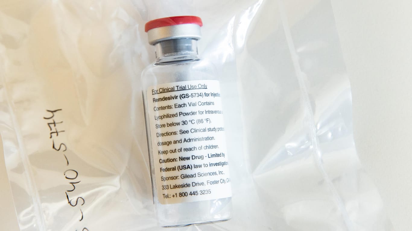 Eine Ampulle des Medikaments Remdesivir: Das Ebola-Mittel soll angeblich auch bei Patienten mit Covid-19 wirken.
