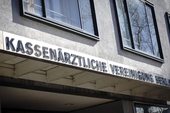 Die Kassenärztliche Vereinigung in Berlin: In der Hauptstadt können sich Menschen ohne Krankenversicherung während der Corona-Krise kostenlos behandeln lassen.