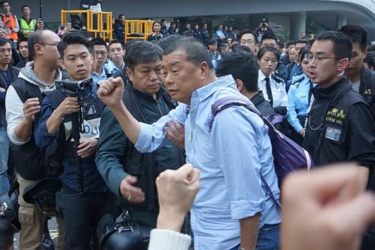 Der Gründer der großen Hongkonger Zeitung "Apple Daily", Jimmy Lai (m.