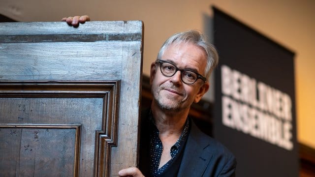 Oliver Reese geht davon aus, dass die Corona-Krise das Berliner Ensemble noch sehr lange beschäftigen wird. Oliver Reese geht davon aus, dass die Corona-Krise das Berliner Ensemble noch sehr lange beschäftigen wird.