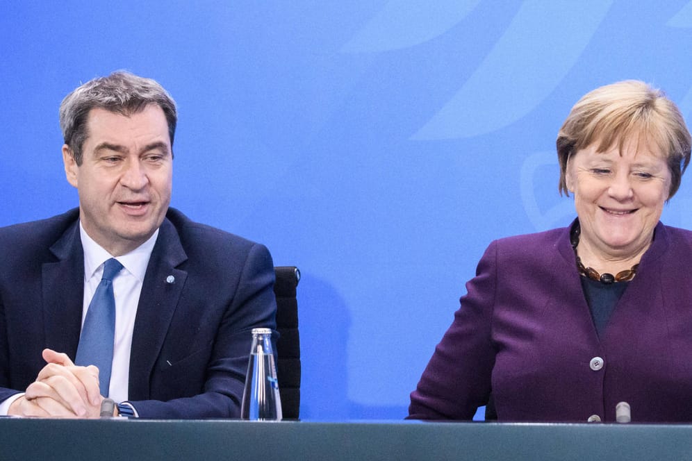 Bayerns Ministerpräsident Markus Söder (CSU) und Bundeskanzlerin Angela Merkel (CDU): Die Union legt laut Umfragen in der Wählergunst zu.