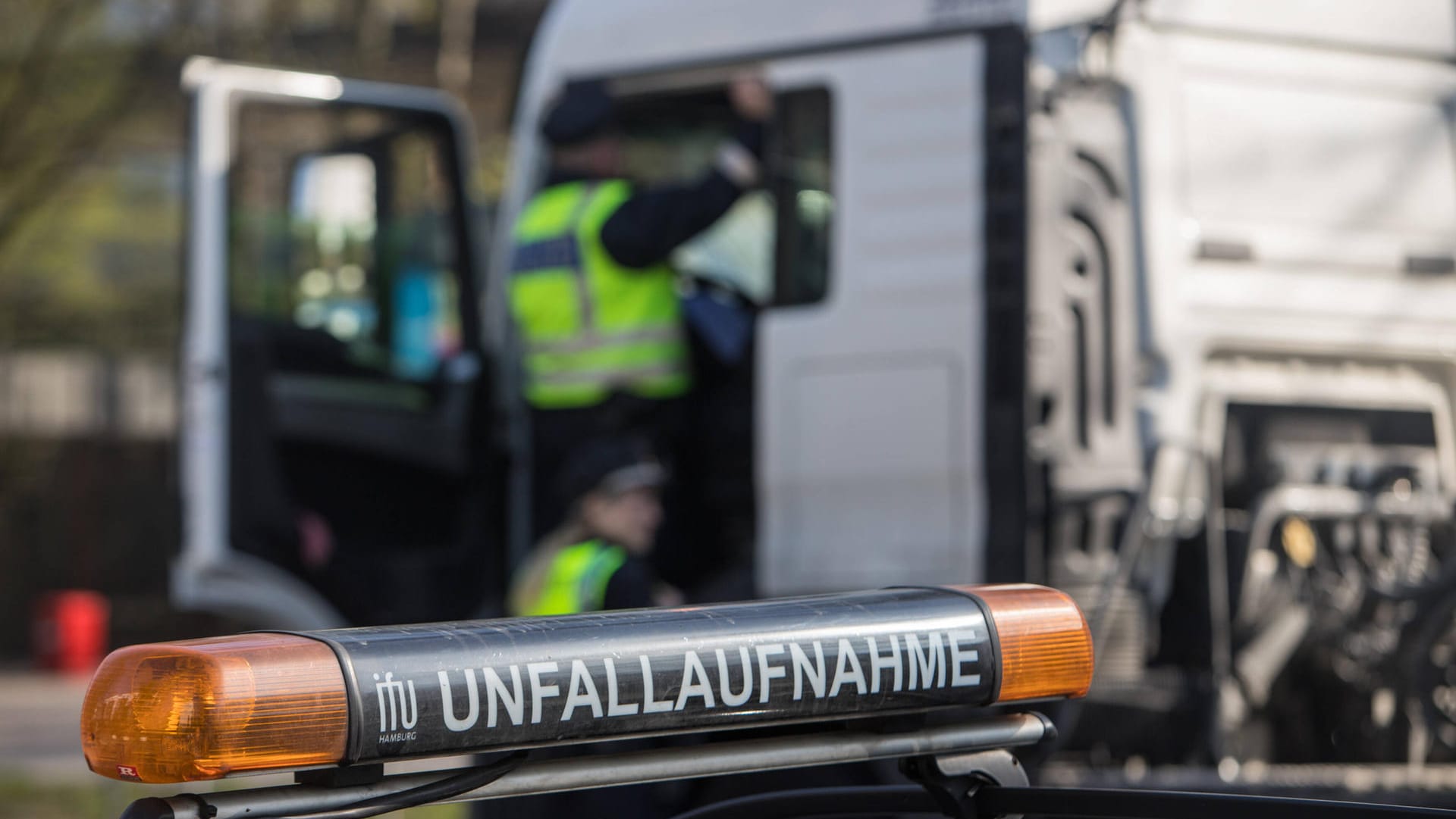 Unfall in NRW: Ein LKW überrollte auf einem Industriepark ein Kleinkind (Symbolbild).