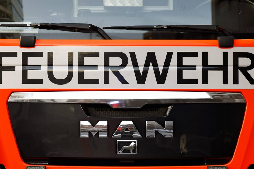 Einsatzfahrzeug der Feuerwehr: Im Emsland hat es einen Moorbrand gegeben.