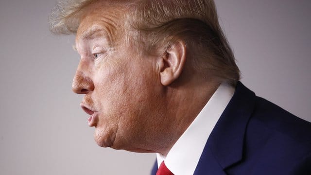 US-Präsident Trump zeigt sich überzeugt, dass China und nicht die USA die meisten Todesfälle in der Pandemie zu verzeichnen haben. US-Präsident Trump zeigt sich überzeugt, dass China und nicht die USA die meisten Todesfälle in der Pandemie zu verzeichnen haben.