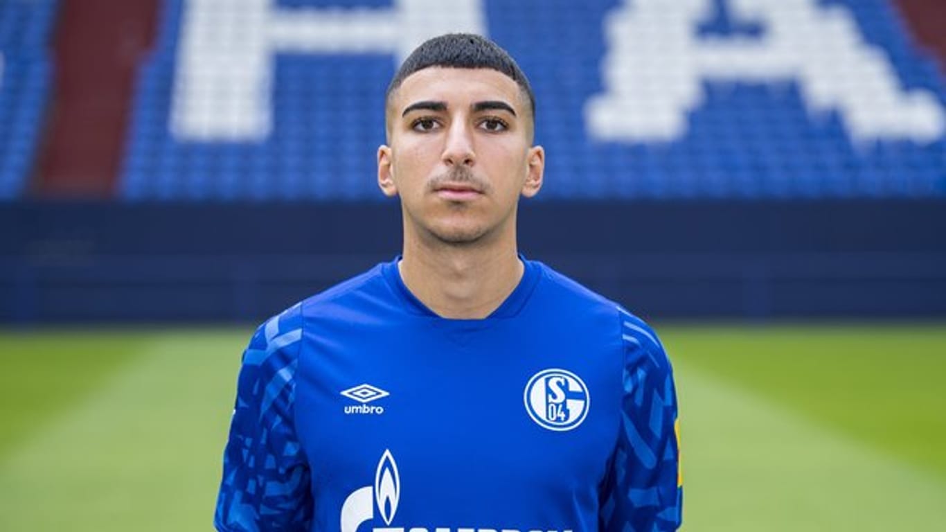 Auch ein Ass am Controller: Schalkes Nassim Boujellab.