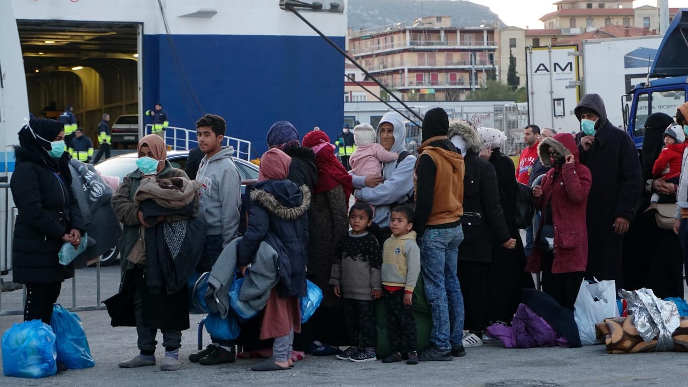 MIgranten auf der griechischen Insel: In den überfüllten Camps auf den Inseln kommt es immer wieder zu Ausschreitungen. (Symbolbild)