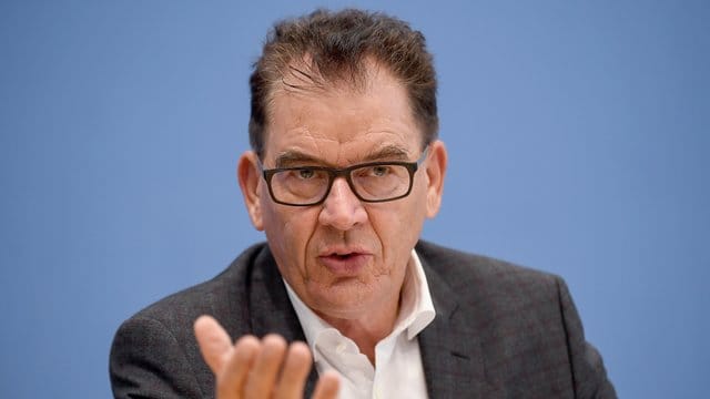 Gerd Müller, Bundesminister für wirtschaftliche Zusammenarbeit und Entwicklung. Gerd Müller, Bundesminister für wirtschaftliche Zusammenarbeit und Entwicklung.