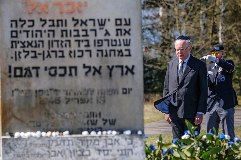 Vertreter der Landespolitik, darunter Niedersachsens Ministerpräsident Stephan Weil, von jüdischen Gemeinden und der Gedenkstätte Bergen-Belsen haben am Sonntag an die Befreiung des Konzentrationslagers vor 75 Jahren erinnert.