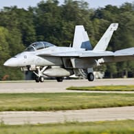 Boeing F-18 "Superhornet" (Symbolbild): Verteidigungsministerin Annegret Kramp-Karrenbauer hat mit einer Bestellung von US-Jets die SPD verärgert.