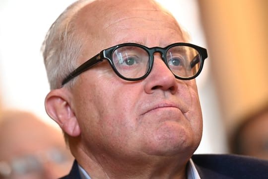 DFB-Präsident Fritz Keller wirbt um Verständnis für Geisterspiele.