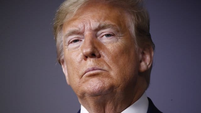 Der Streit zwischen US-Präsident Donald Trump und Gouverneuren spitzt sich zu. Der Streit zwischen US-Präsident Donald Trump und Gouverneuren spitzt sich zu.