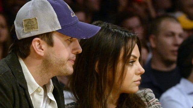 Ashton Kutcher und Mila Kunis enagagieren sich.