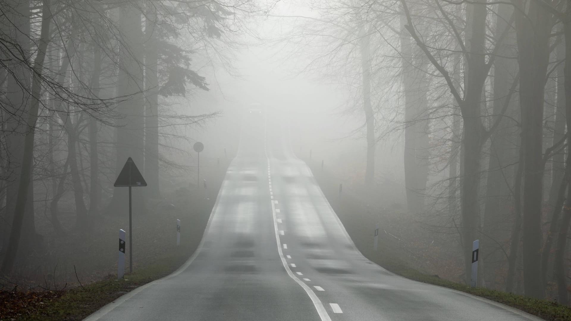 Kälte am Morgen: Auch im Frühling kann es noch zu winterlichen Straßenverhältnissen kommen.