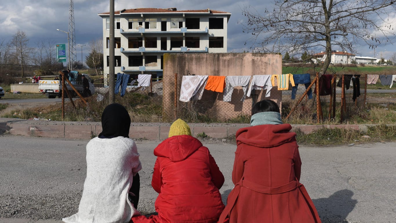 Flüchtlinge an der türkisch-griechischen Grenze: Etwa 100.000 Menschen leben aktuell in Flüchtlingslagern in Griechenland.