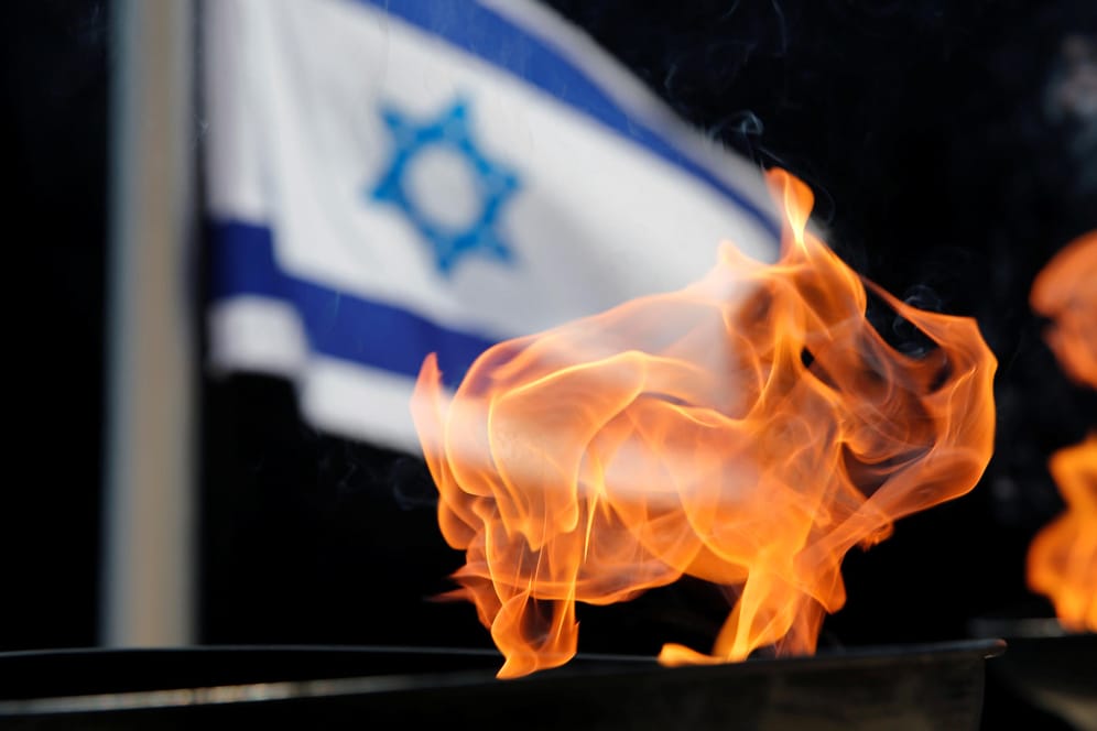 Flamme in der Holocaus-Gedenkstäte Yad Vashem.