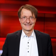 Karl Lauterbach in der ARD-Talkshow "Hart aber Fair": Der SPD-Politiker fordert mehr Geduld in Corona-Krise.