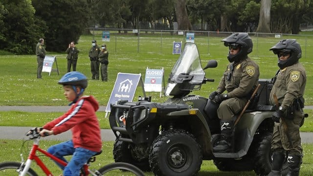 Park Ranger bewachen den Eingang des Golden Gate Parks.