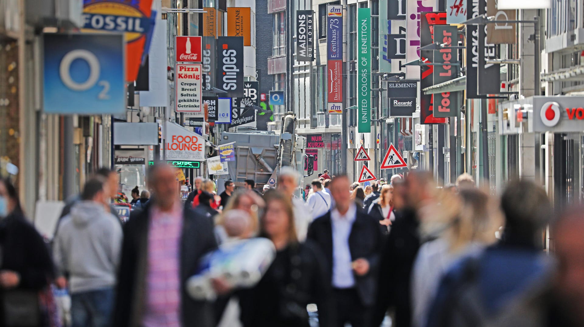 Gut besuchte Einkaufsstraße gestern in Köln.