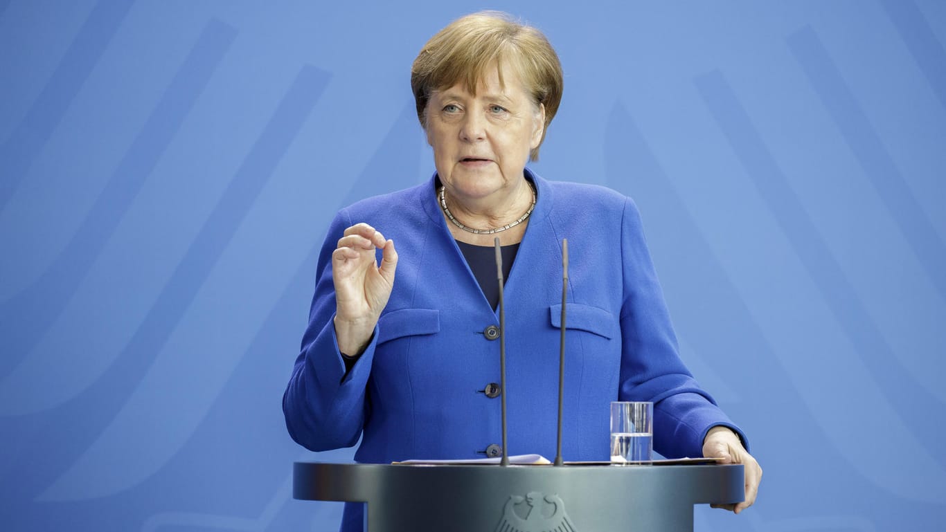 Bundeskanzlerin Angela Merkel: In der großen Koalition sind unter anderem schärfere Meldepflichten bei Verdachts- und Krankheitsfällen sowie Laborbefunden festgelegt worden.