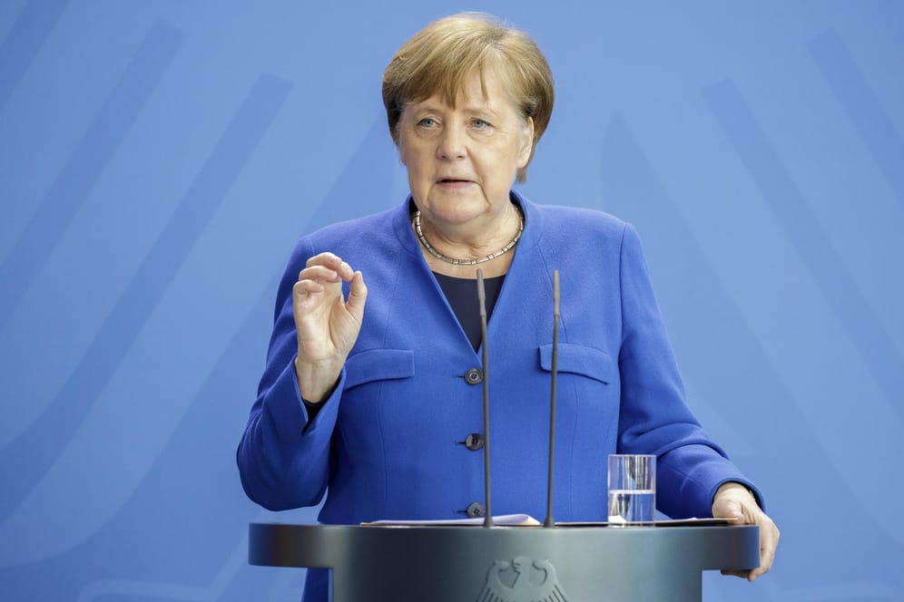 Bundeskanzlerin Angela Merkel: In der großen Koalition sind unter anderem schärfere Meldepflichten bei Verdachts- und Krankheitsfällen sowie Laborbefunden festgelegt worden.
