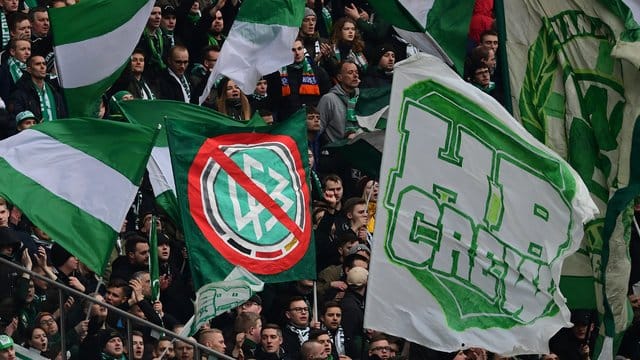 Dem DFB droht die nächste Zerreißprobe mit der Fanszene. Dem DFB droht die nächste Zerreißprobe mit der Fanszene.