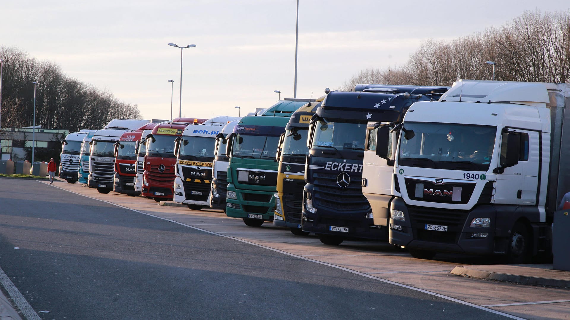 Lastkraftwagen: Ein Gemeinschaftsunternehmen zweier Autohersteller soll die Markteinführung von schweren Langstrecken-Lkw mit Brennstoffzellen beschleunigen.