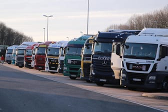 Lastkraftwagen: Ein Gemeinschaftsunternehmen zweier Autohersteller soll die Markteinführung von schweren Langstrecken-Lkw mit Brennstoffzellen beschleunigen.