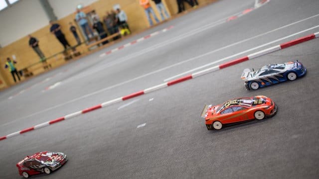 Wer das Hobby ernsthaft betreibt, der will sich erfahrungsgemäß früher oder später auch mit anderen im Wettkampf messen. Wer das Hobby ernsthaft betreibt, der will sich erfahrungsgemäß früher oder später auch mit anderen im Wettkampf messen.