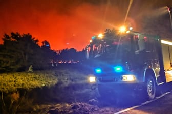 Großbrand im deutsch-niederländischen Grenzgebiet: Wegen der anhaltenden Trockenheit ist die Waldbrandgefahr derzeit extrem hoch. In mehreren Gebieten brennen die Wälder bereits.