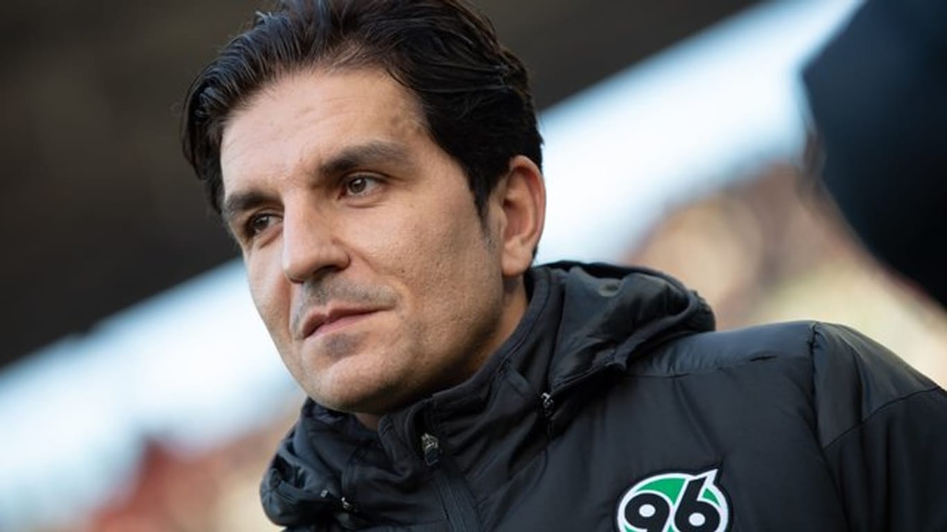 Hat bei Hannover 96 einen neuen Vertrag unterschrieben: Trainer Kenan Kocak.