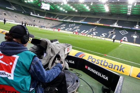 Auch für die Teams der TV-Sender würden bei möglichen Geisterspielen strenge Hygienemaßnahmen gelten.