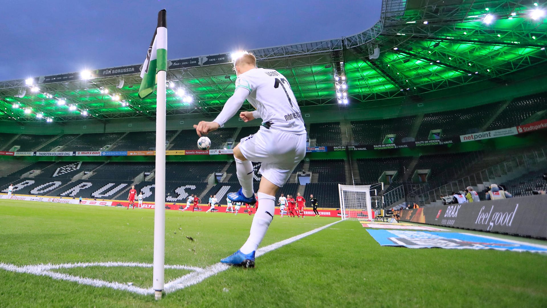 Geisterspiele: "Der Spiegel" hat neue Details zur möglichen Fortsetzung der Bundesliga erhalten. Geisterspiele: "Der Spiegel" hat neue Details zur möglichen Fortsetzung der Bundesliga erhalten.