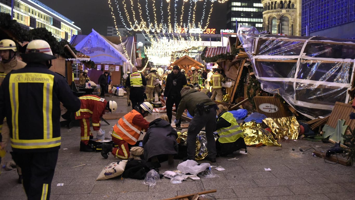 Beim Terroranschlag auf den Berlin Weihnachtsmarkt am 19. Dezember 2016 wurden zwölf Menschen getötet und 55 verletzt.