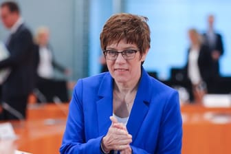 Verteidigungsministerin Annegret Kramp-Karrenbauer zu Beginn der wöchentlichen Kabinettssitzung.