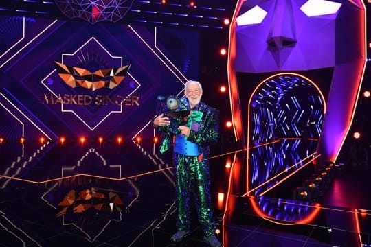 Dieter Hallervorden, Schauspieler und Komiker, steht als enttarnte Figur "Das Chamäleon" in der Prosieben-Show "The Masked Singer" auf der Bühne.