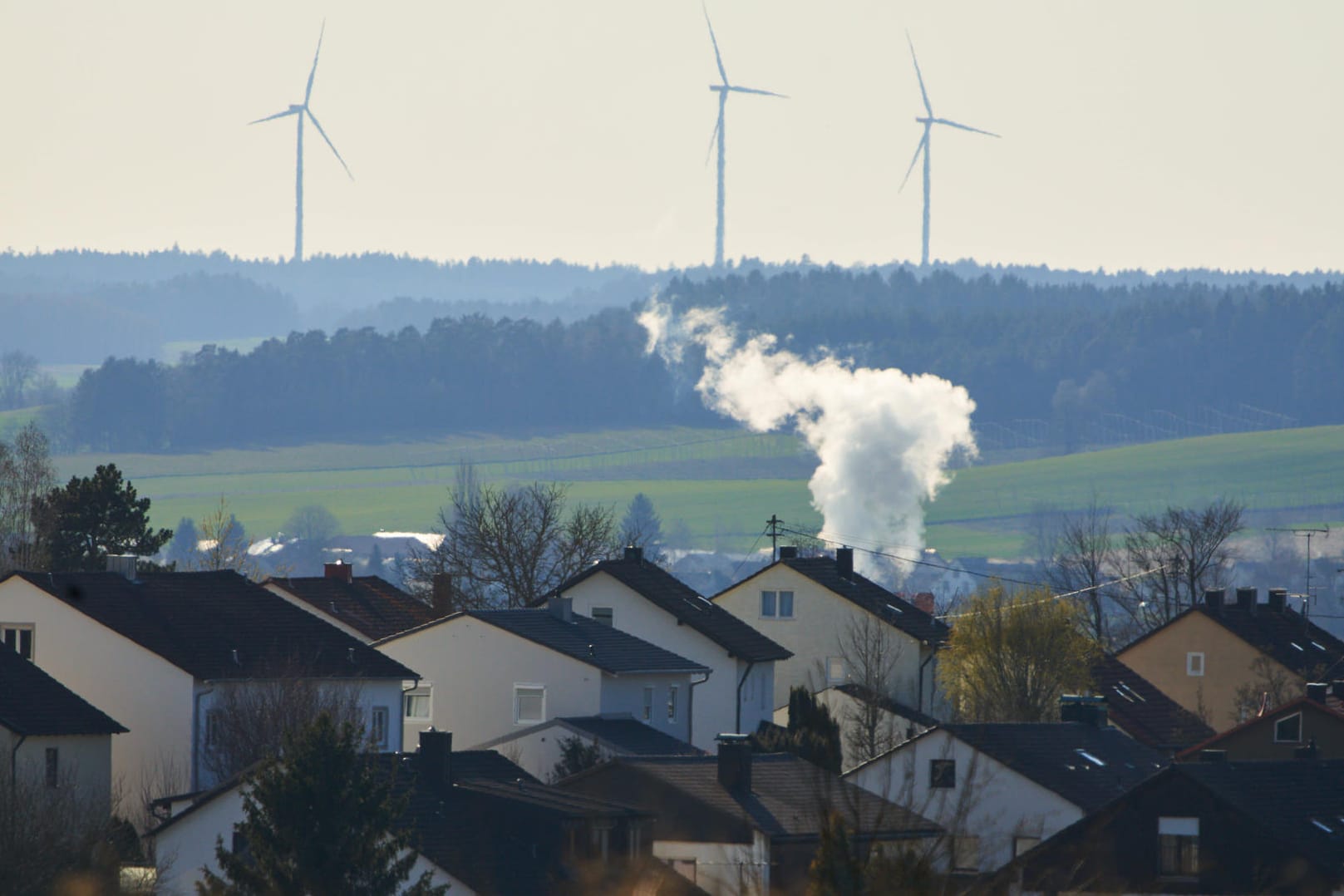 Ein Dorf in Bayern: Besonders die Heizkosten sind in den vergangenen Wochen stark zurückgegangen.