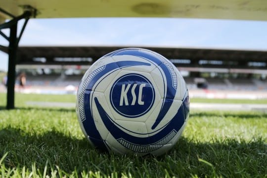 Der KSC Will die Mitglieder bei einer außerordentlichen Versammlung über die Insolvenz des Vereins abstimmen lassen.