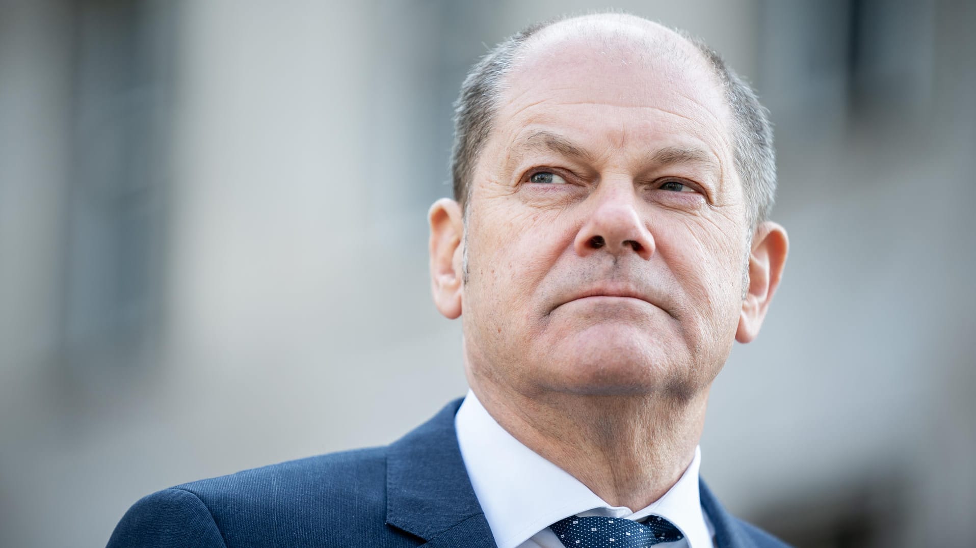 Olaf Scholz: Der Finanzminister und Vizekanzler sieht Deutschland in der Debatte über Lockerungen in einem Dilemma.