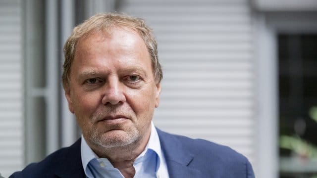 Sportrechtler Michael Lehner plädiert für einen Abbruch der Bundesligasaison. Sportrechtler Michael Lehner plädiert für einen Abbruch der Bundesligasaison.