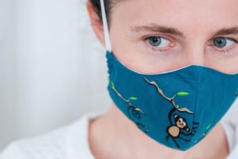 Alltagsmaske: Immer mehr Bundesländer machen das Tragen eines Mund-Nasen-Schutzes an bestimmten öffentlichen Orten zur Pflicht.