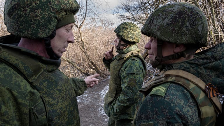 Ukraine: Pro-russische Separatisten an der Front südlich von Donezk.
